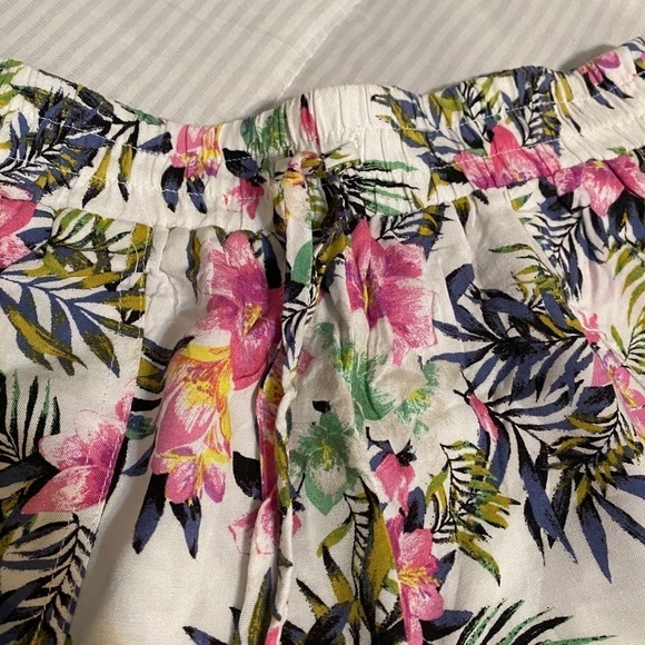JOE B Floral Shorts Size S - Picture 2 of 6